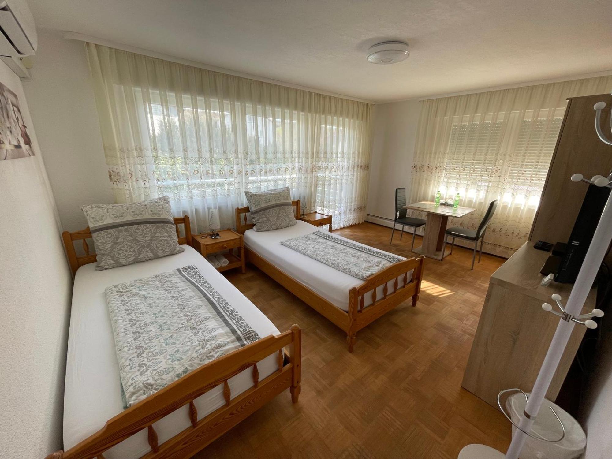 Nita Hotel Frickenhausen  ภายนอก รูปภาพ