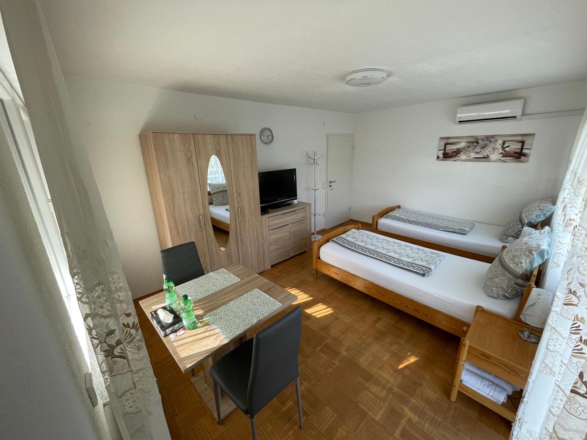 Nita Hotel Frickenhausen  ภายนอก รูปภาพ